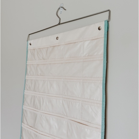 REAL SIMPLE Hanging‎ Jewelry Organizer Storage & Roll Up Travel Jewelry Pouch - Picture 6 of 16